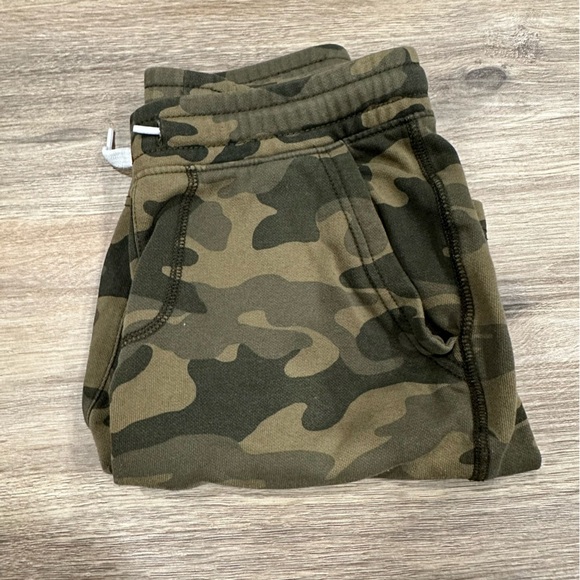 {preloved} Boy’s Old Navy Knit Camo Drawstring Shorts - Picture 3 of 5